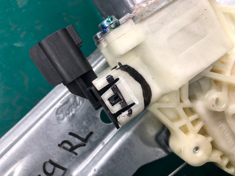 Стеклоподъемник задний левый FOCUS 10-18 2016 2.0