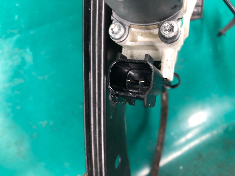 Стеклоподъемник передний правый FORD FOCUS 10-18 2.0 Стеклоподъемник передний правый FORD FOCUS 10-18 2.0