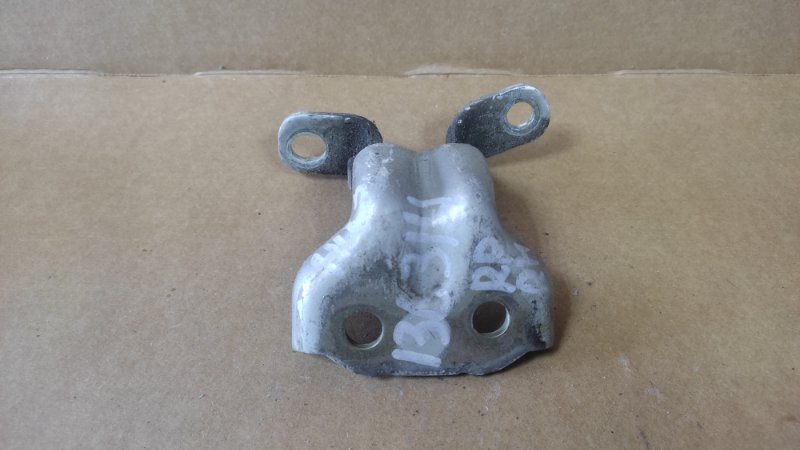 Петля двери нижняя задняя правая KIA SORENTO BL 02-09 79340-2B020 Б/У