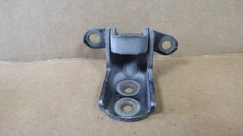 Петля двери нижняя передняя левая MURANO Z50 02-07 Петля двери нижняя передняя левая MURANO Z50 02-07