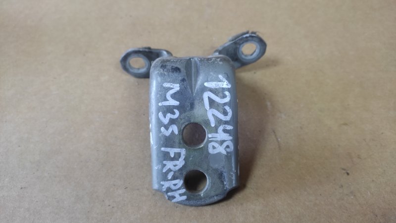 Петля двери нижняя передняя правая M35/M45 04-10