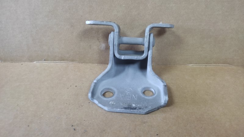 Петля двери верхняя передняя правая SUBARU TRIBECA B9 05-07 60070AG00A9P Б/У