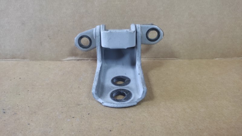 Петля двери нижняя передняя правая G35 03-07