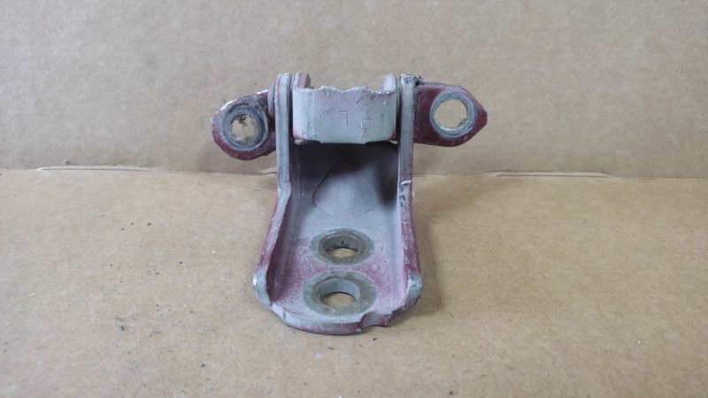 Петля двери верхняя передняя левая INFINITI QX56 / TITAN / ARMADA 04-16 Б/У