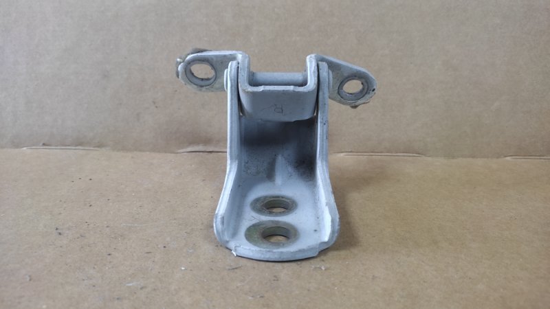 Петля двери нижняя передняя левая INFINITI M35/M45 04-10 80400-EG000 Б/У