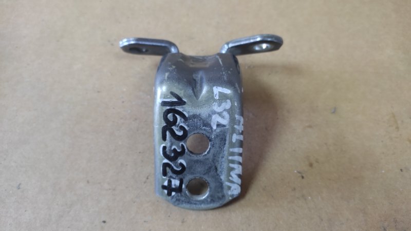 Петля двери верхняя передняя левая ALTIMA L32 07-12 2011 Седан 3.5 Петля двери верхняя передняя левая ALTIMA L32 07-12 2011 Седан 3.5