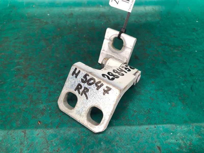 Петля двери нижняя задняя правая DODGE DART 12-16 2015 2.4 ED6 68082440AD Б/У