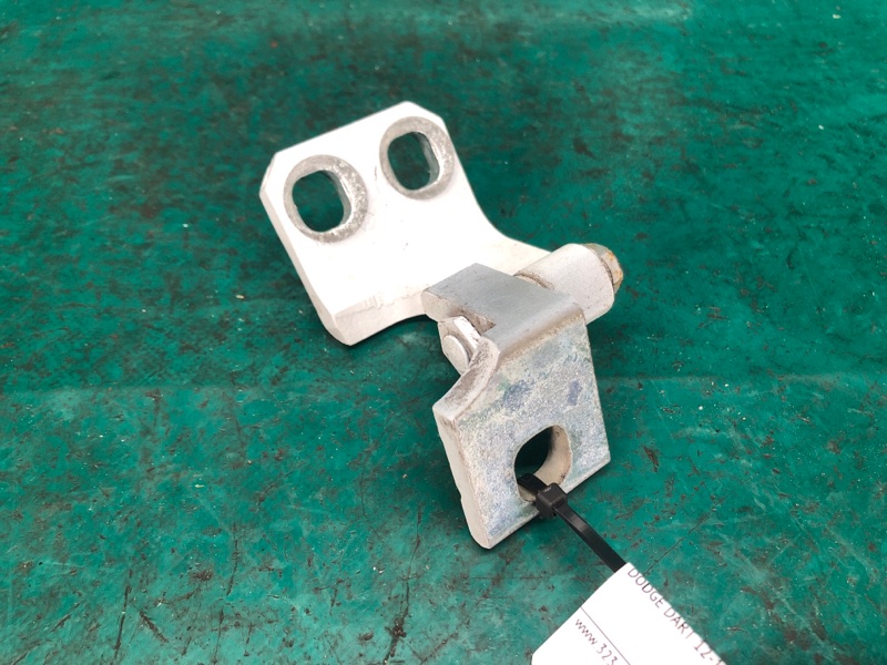 Петля двери верхняя задняя правая DART 12-16 2015 2.4 ED6