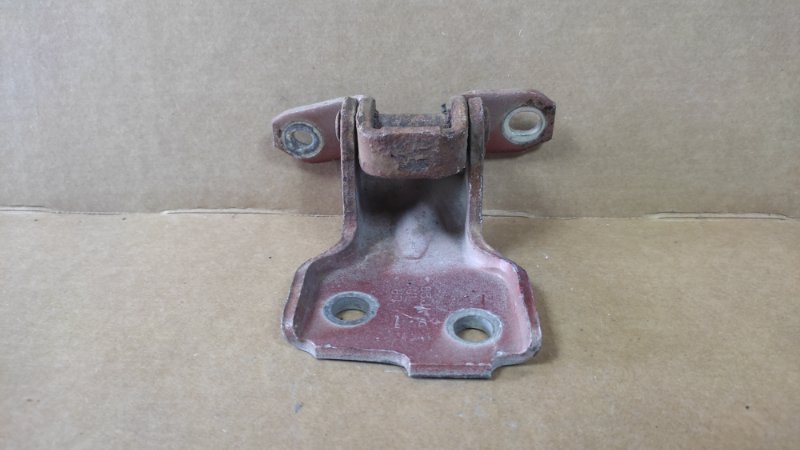 Петля двери нижняя передняя правая SUZUKI SX4 06-13 69320-63J00 Б/У