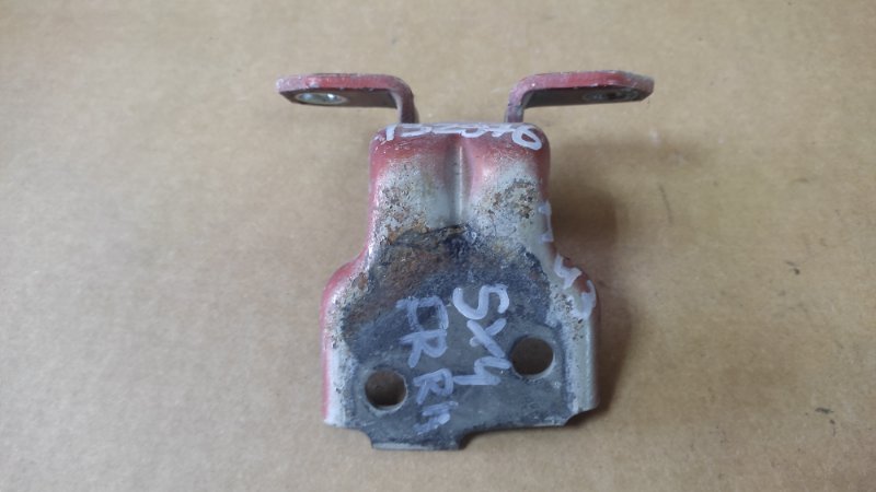 Петля двери нижняя передняя правая SX4 06-13