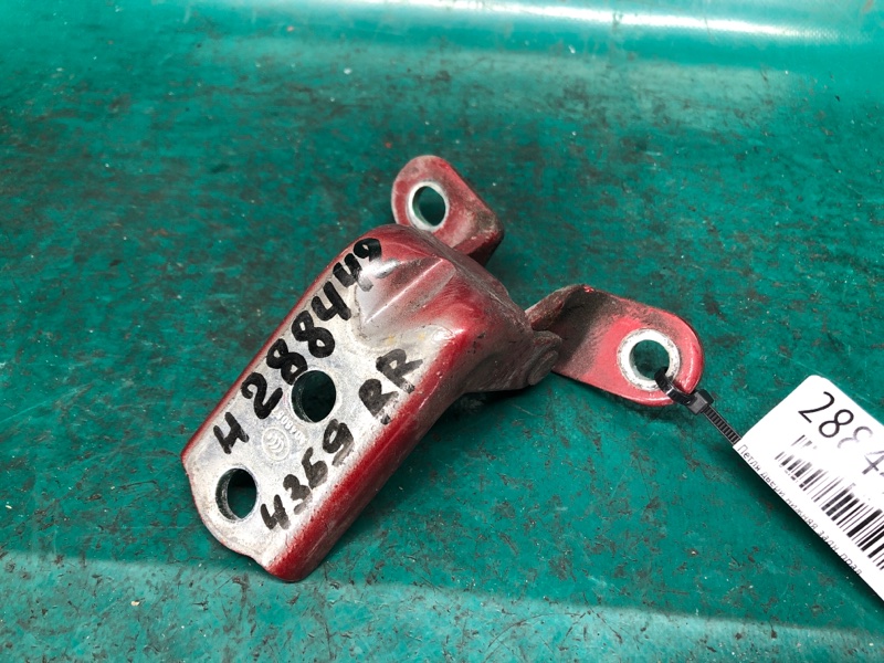 Петля двери нижняя задняя правая KIA SORENTO XM 09-14 2009 2.4 79360-2B020 Б/У