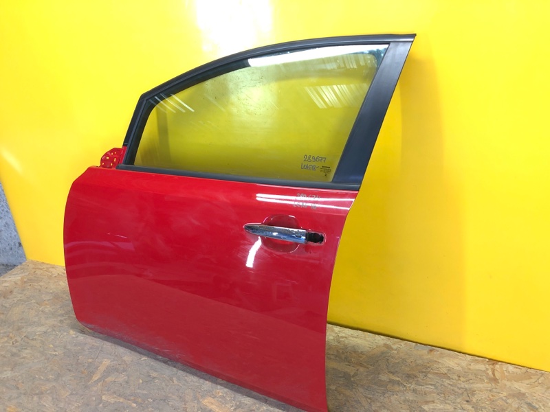 Дверь передняя левая LEAF 18-