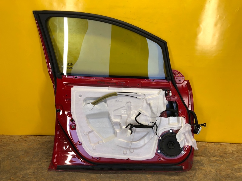 Дверь передняя левая LEAF 18-