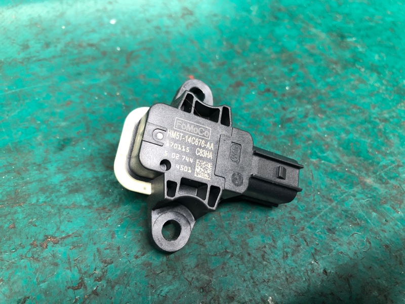 Датчик удара передний правый FORD FOCUS 10-18 2017 2.0 HM5Z-14B345-A Б/У