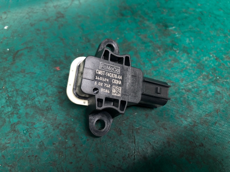 Датчик удара передний правый FORD FOCUS 10-18 2016 2.0 HM5Z-14B345-A Б/У
