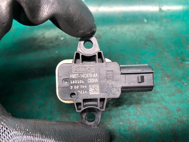 Датчик удара передний левый FORD FOCUS 10-18 2.0