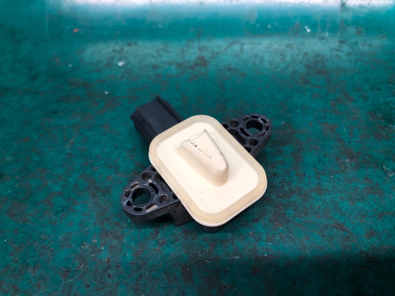 Датчик удара передний левый FOCUS 10-18 2016 2.0