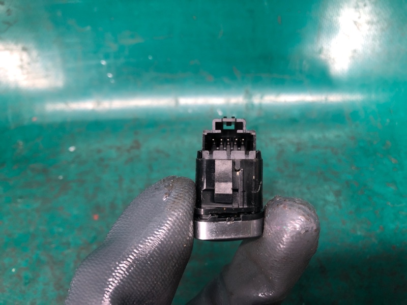 Кнопка центрального замка передняя правая FOCUS 10-18 2017 2.0