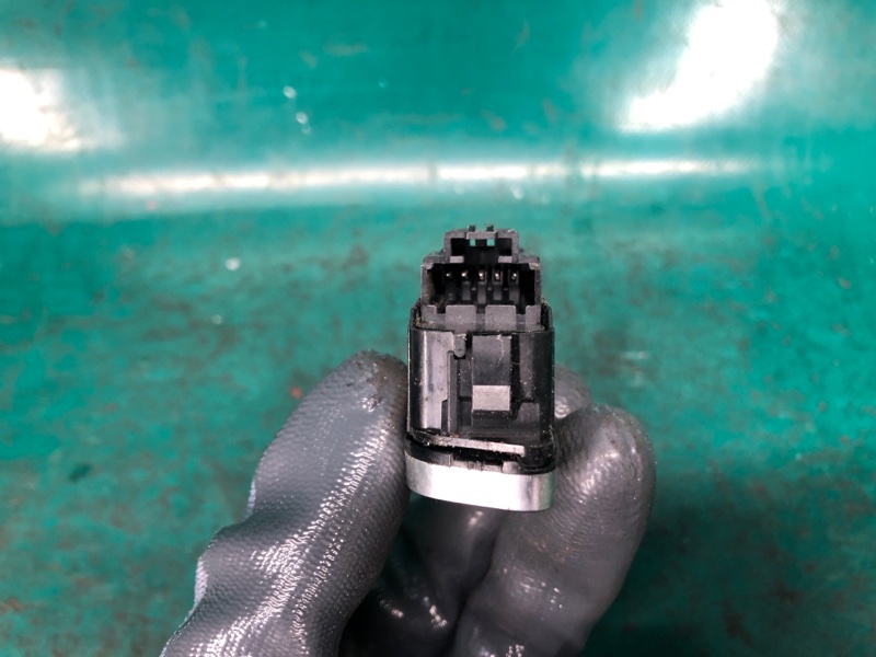 Кнопка центрального замка передняя левая FORD FOCUS 10-18 2.0