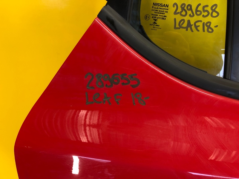 Дверь задняя правая LEAF 18-