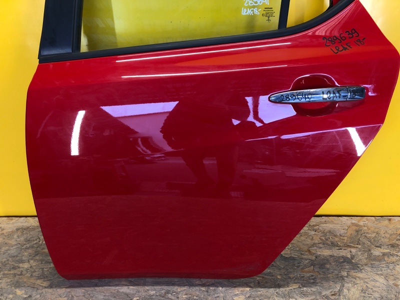 Дверь задняя левая LEAF 18-