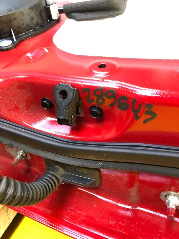 Ограничитель двери задний левый NISSAN LEAF 18- 82430-3NF0A Б/У