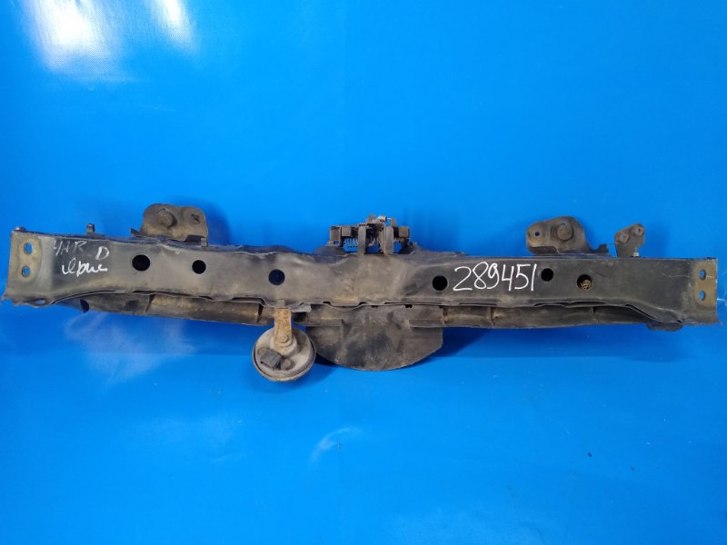 Панель передняя верхняя TOYOTA YARIS 05–11 532050D901 Б/У