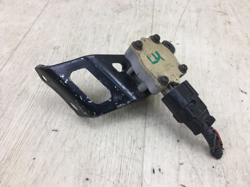 Датчик положения кузова задний правый LS430 00-06 Датчик положения кузова задний правый LS430 00-06