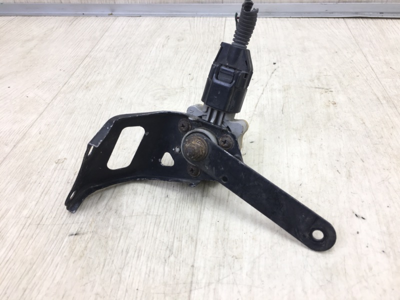 Датчик положения кузова задний правый LEXUS LS430 00-06 Датчик положения кузова задний правый LEXUS LS430 00-06