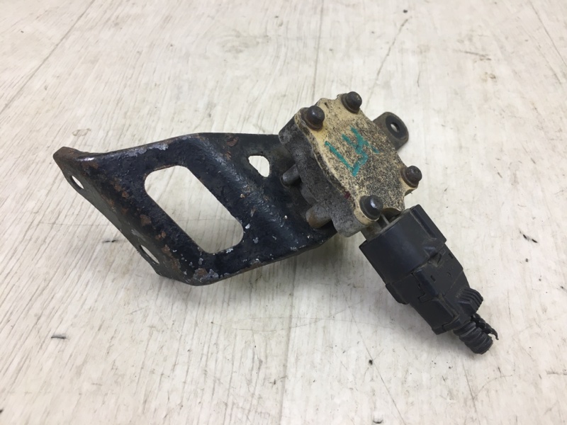 Датчик положения кузова задний правый LS430 00-06 Датчик положения кузова задний правый LS430 00-06