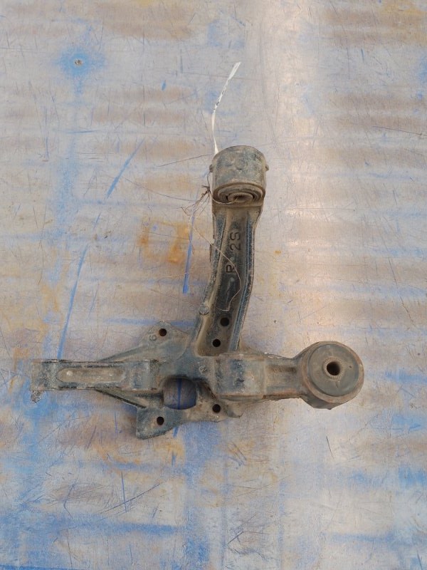 Цапфа задняя правая TOYOTA CAMRY 40 06-11