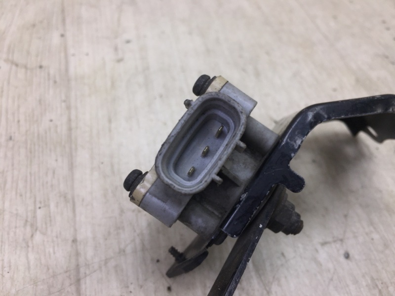 Датчик положения кузова задний левый LS430 00-06