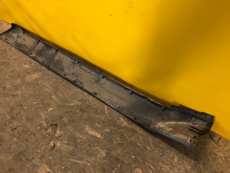 Накладка порога наружная левая PAJERO 06-21