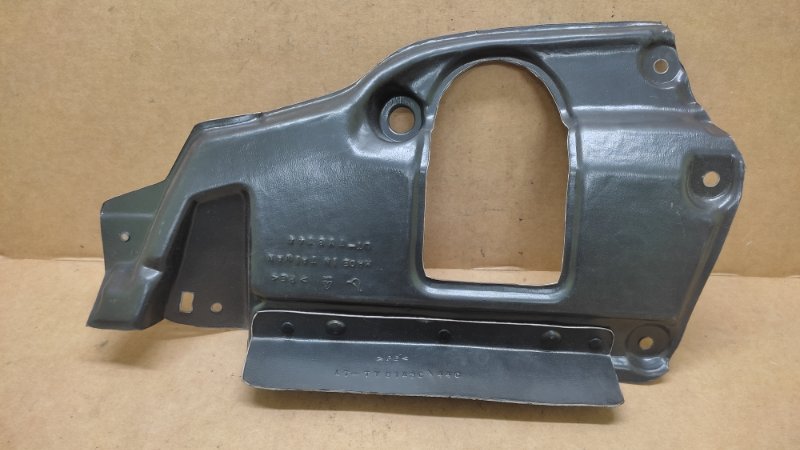 Подкрылок передний правый TOYOTA LAND CRUISER 200 08-21