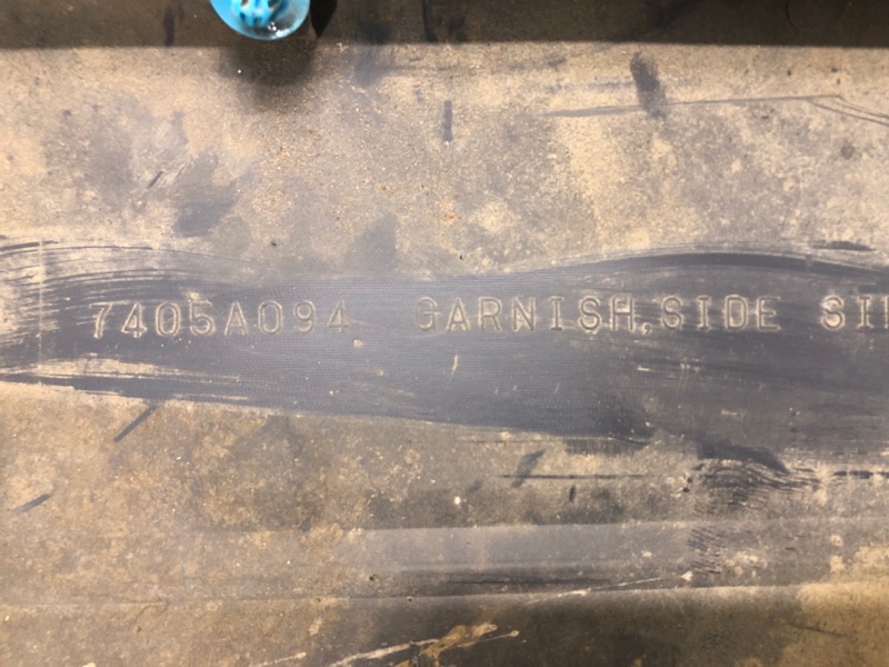 Накладка порога наружная правая PAJERO 06-21