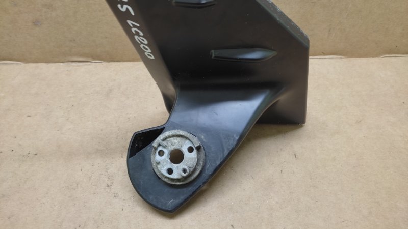 Кронштейн правый TOYOTA LAND CRUISER 200 08-21