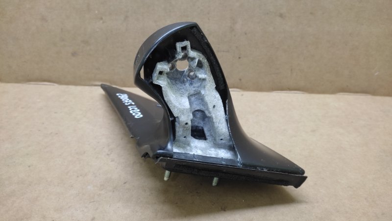 Кронштейн правый LAND CRUISER 200 08-21