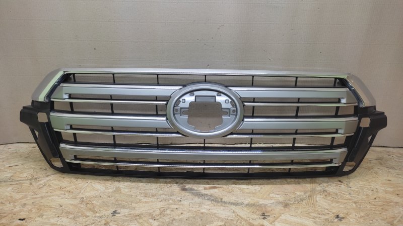 Решетка радиатора TOYOTA LAND CRUISER 200 08-21 53101-60D20 Б/У