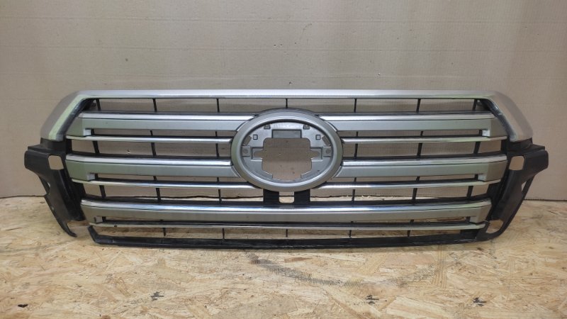 Решетка радиатора TOYOTA LAND CRUISER 200 08-21 53101-60D20 Б/У