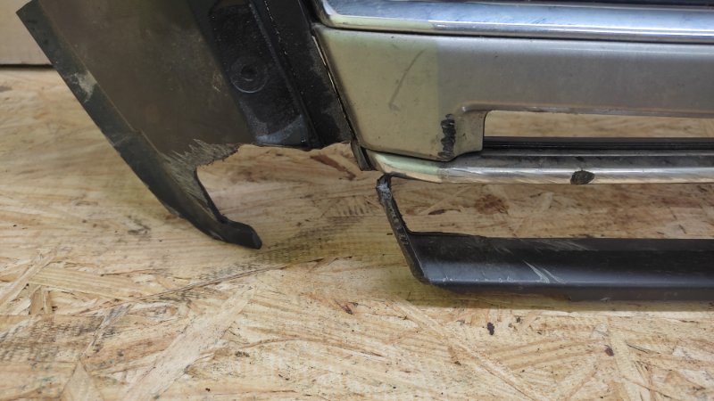 Решетка радиатора LAND CRUISER 200 08-21