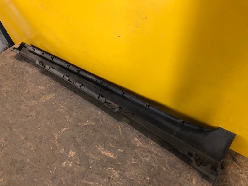 Накладка порога наружная правая PRIUS - 30 09-17