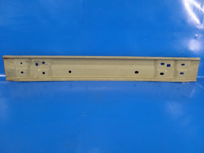 Усилитель заднего бампера AURIS 13-18 Усилитель заднего бампера AURIS 13-18