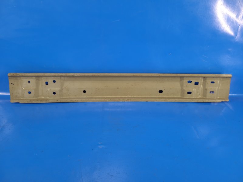 Усилитель заднего бампера AURIS 13-18