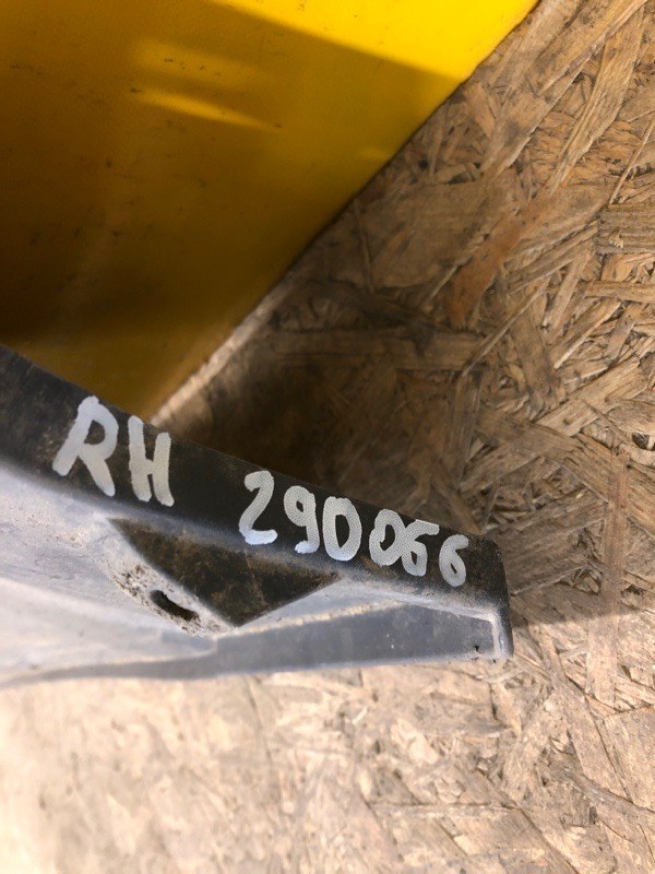 Накладка порога наружная правая PAJERO 06-21