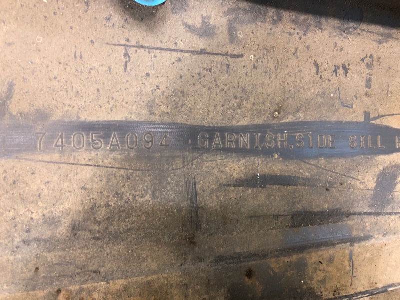 Накладка порога наружная правая PAJERO 06-21