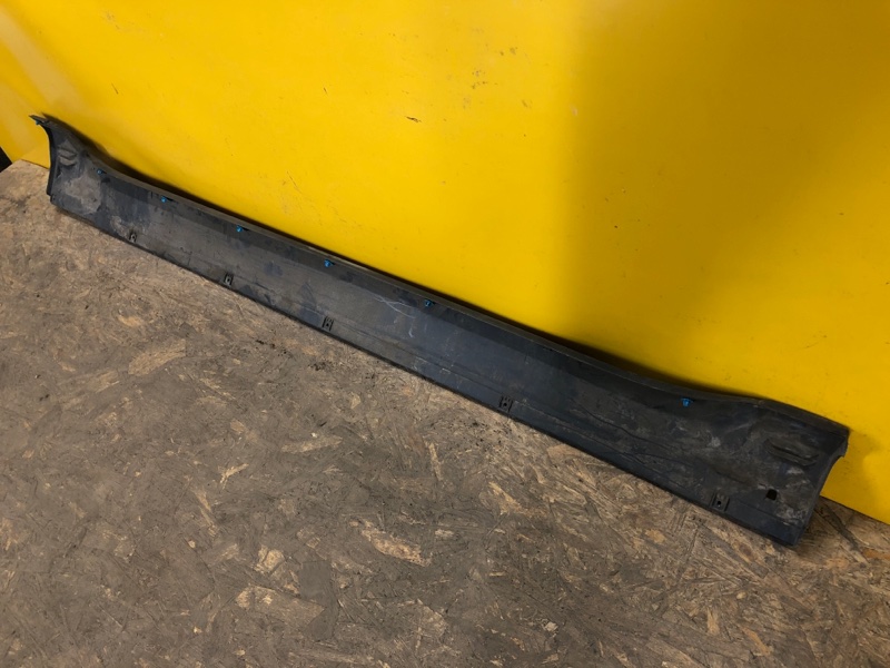 Накладка порога наружная правая PAJERO 06-21