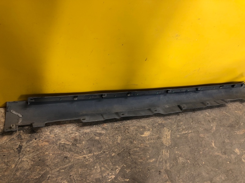 Накладка порога наружная правая TOYOTA AVENSIS 03-08 Накладка порога наружная правая TOYOTA AVENSIS 03-08