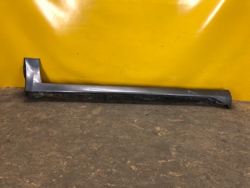 Накладка порога наружная MITSUBISHI OUTLANDER 03-07 MR971433 Б/У