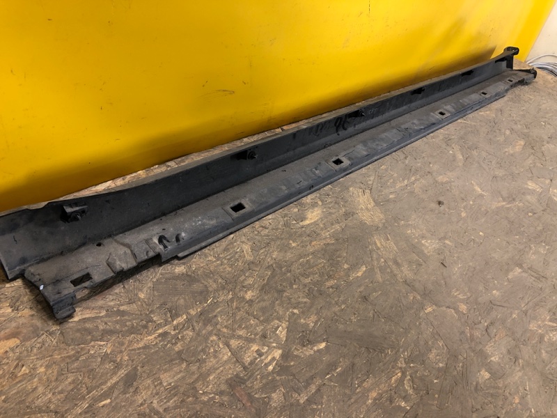 Накладка порога наружная левая SUBARU OUTBACK 09-14 BR Накладка порога наружная левая SUBARU OUTBACK 09-14 BR