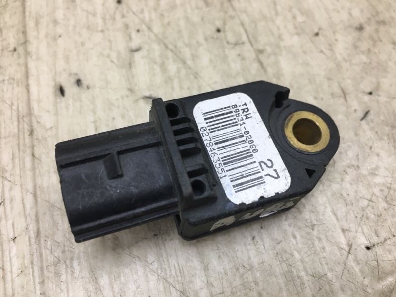 Датчик удара TOYOTA COROLLA 150 06-13 89831-02060 Б/У